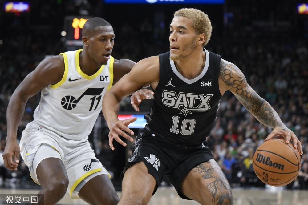 女模披露亚马尔生日派对细节：每人1万7一天，对发色等有要求.