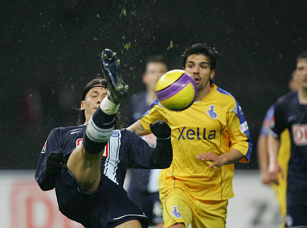 优势明显，曼城1-0布莱顿半场数据：射门7-1，射正3-1